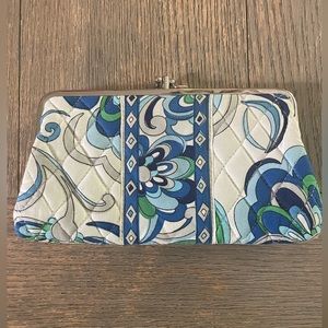 Vera Bradley Clutch -> Vera Bradley clutch